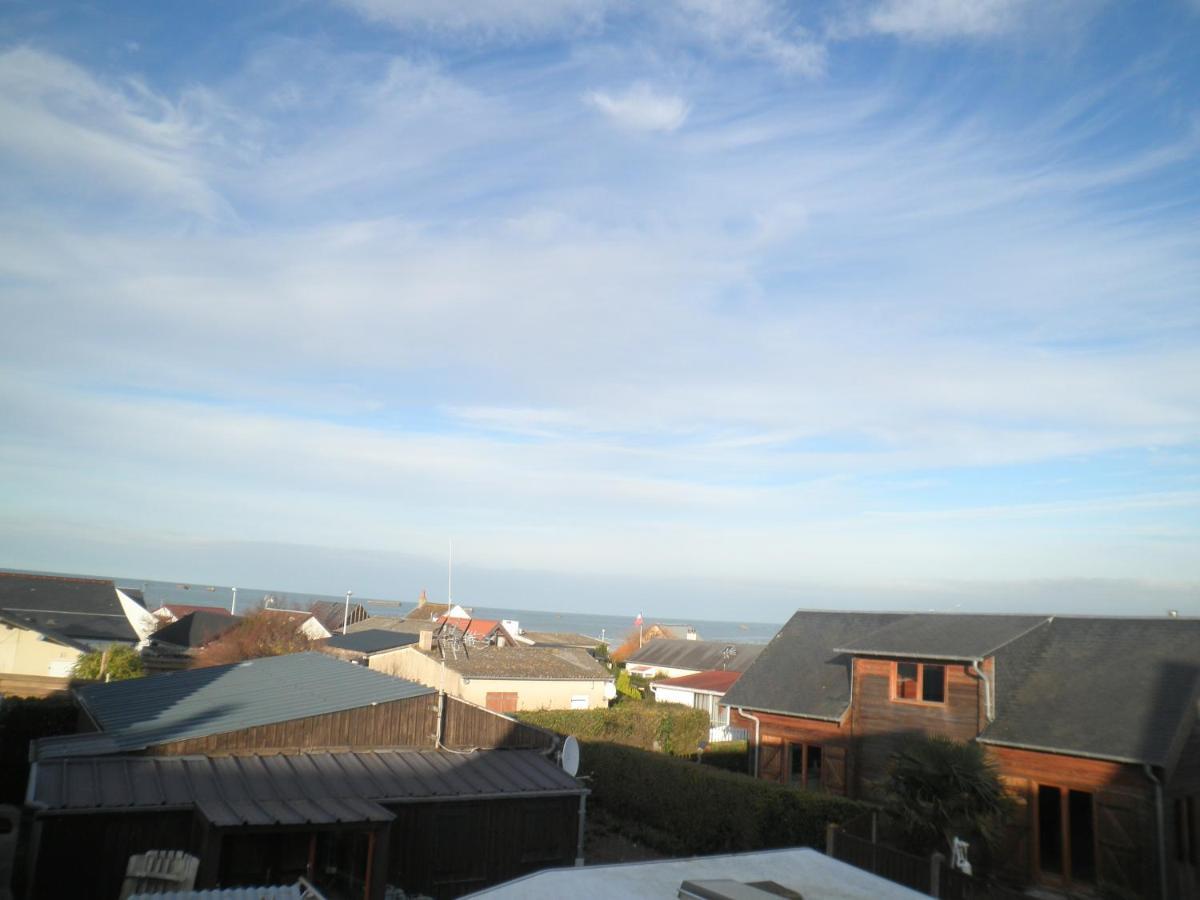 Appartement F1 mansardé à 100m de la plage, proche de Arromanches et des plages du Débarquement Saint-Côme-de-Fresné Extérieur photo
