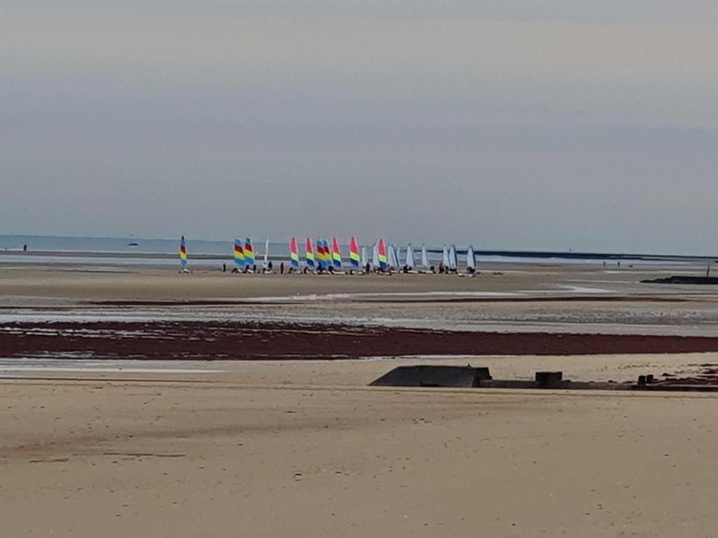 Appartement F1 mansardé à 100m de la plage, proche de Arromanches et des plages du Débarquement Saint-Côme-de-Fresné Extérieur photo