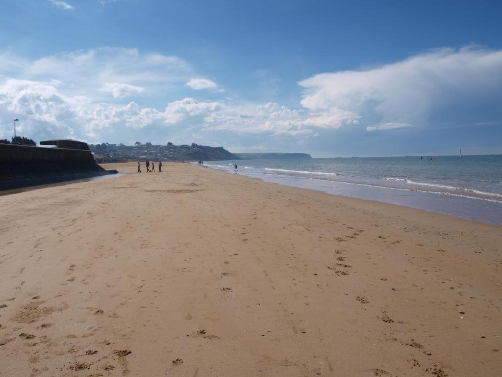 Appartement F1 mansardé à 100m de la plage, proche de Arromanches et des plages du Débarquement Saint-Côme-de-Fresné Extérieur photo